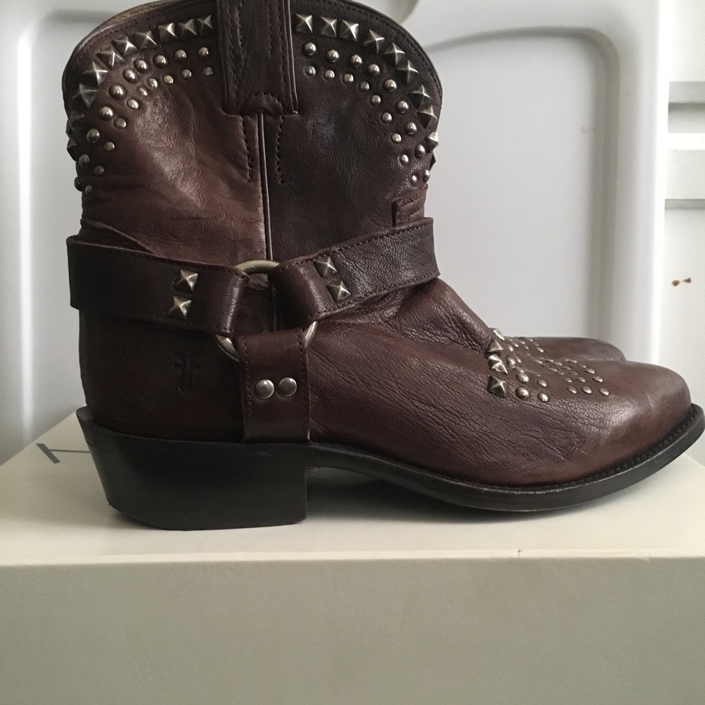 Frye Billy Studded boots (Harness) size 8.5 NEW
